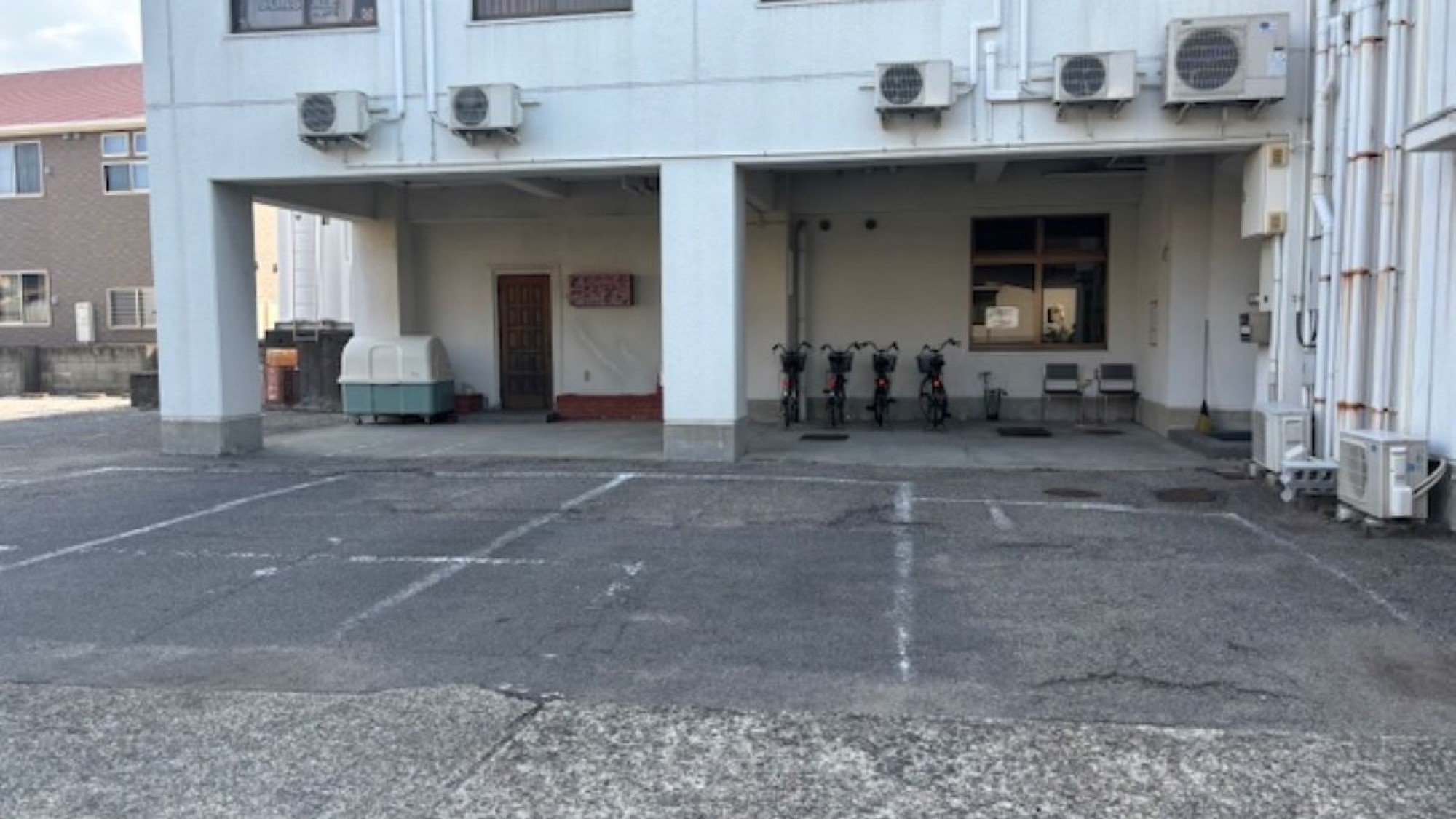 裏駐車場2