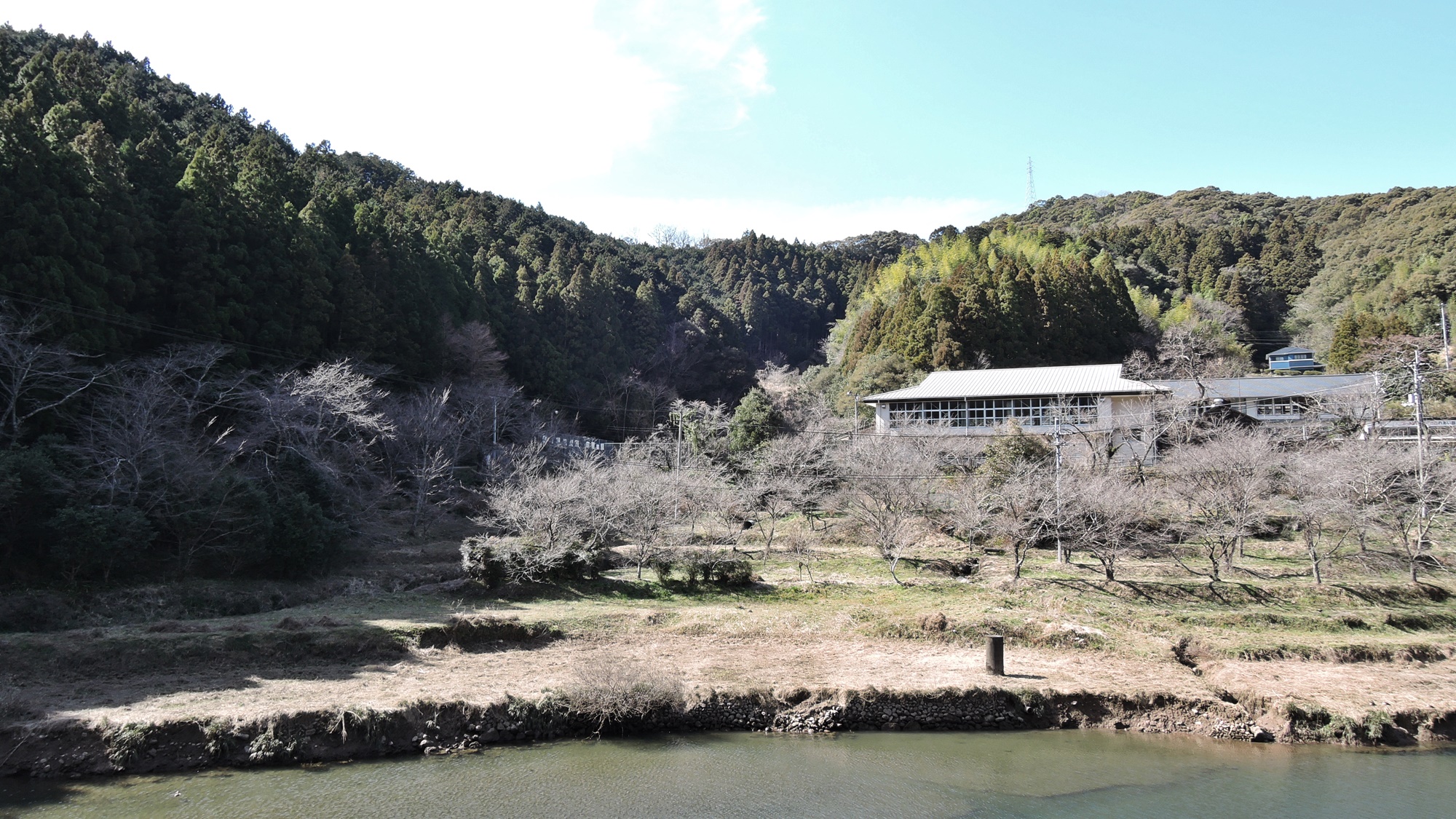 *【全景】ダム湖半に佇む当館では夜には満天の星がご覧いただけます★