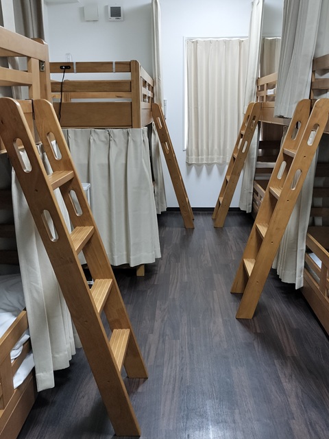 8人部屋 共用トイレ＆シャワー
