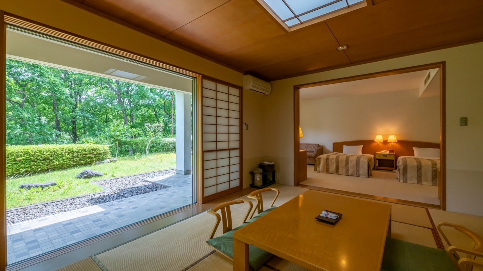 【離れ特別和洋室(ツインベッドルーム)】心地よい空間