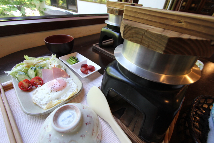 釜めしとサラダの朝食付プラン。おにぎり弁当に変更もＯＫ