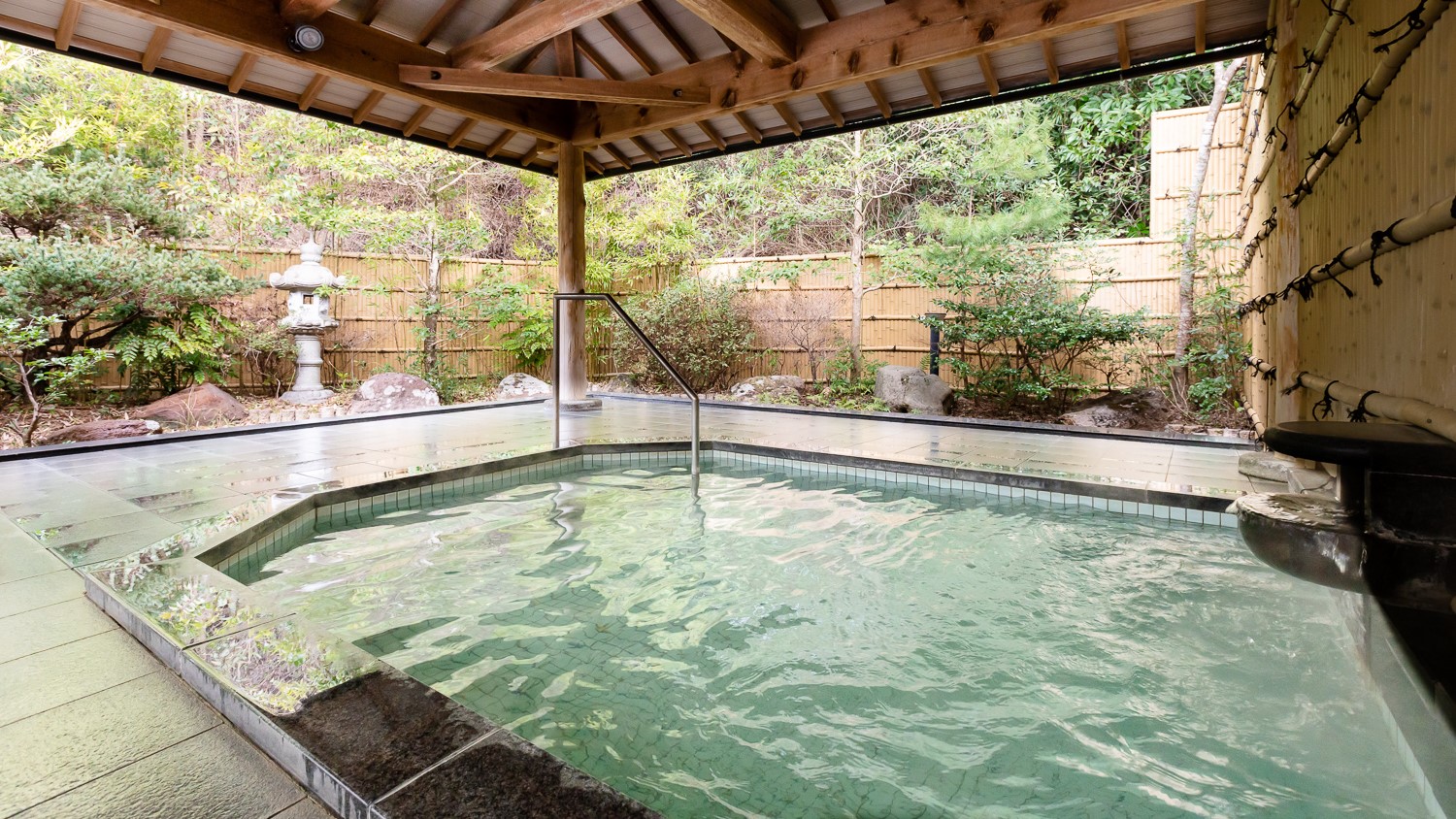 カタタの湯（男湯・露天風呂）