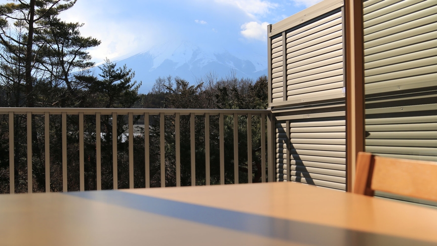 お部屋■富士山View洋室 お部屋からの富士山*