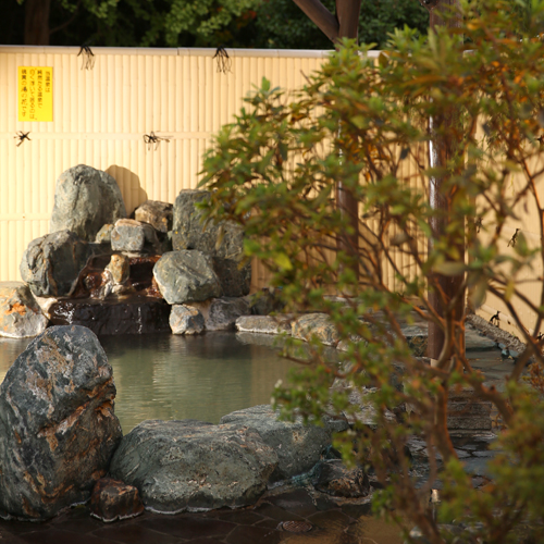 *［露天風呂一例］加水・加温・ろ過なしの源泉かけ流しの湯をお楽しみください。