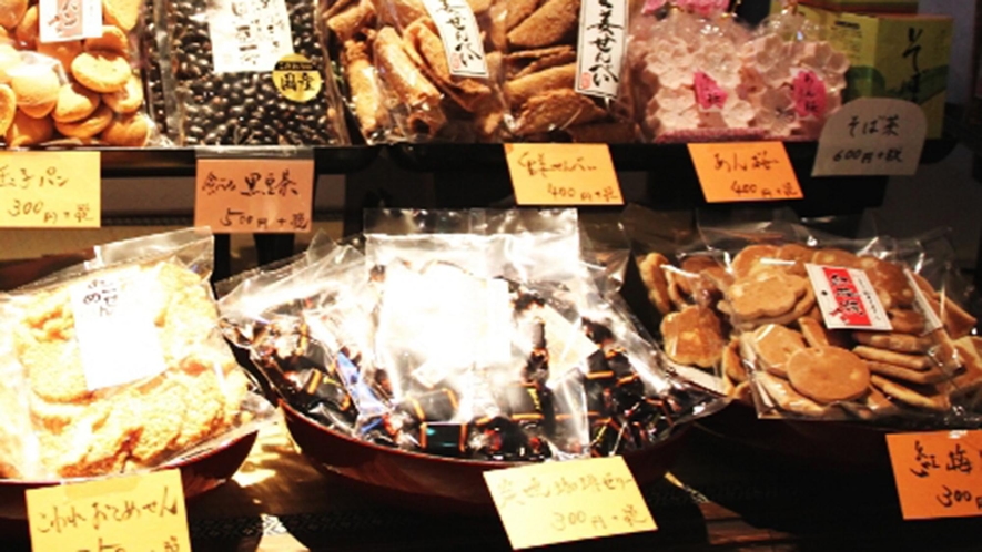 ・【館内】奈良のおすすめお菓子がございます。
