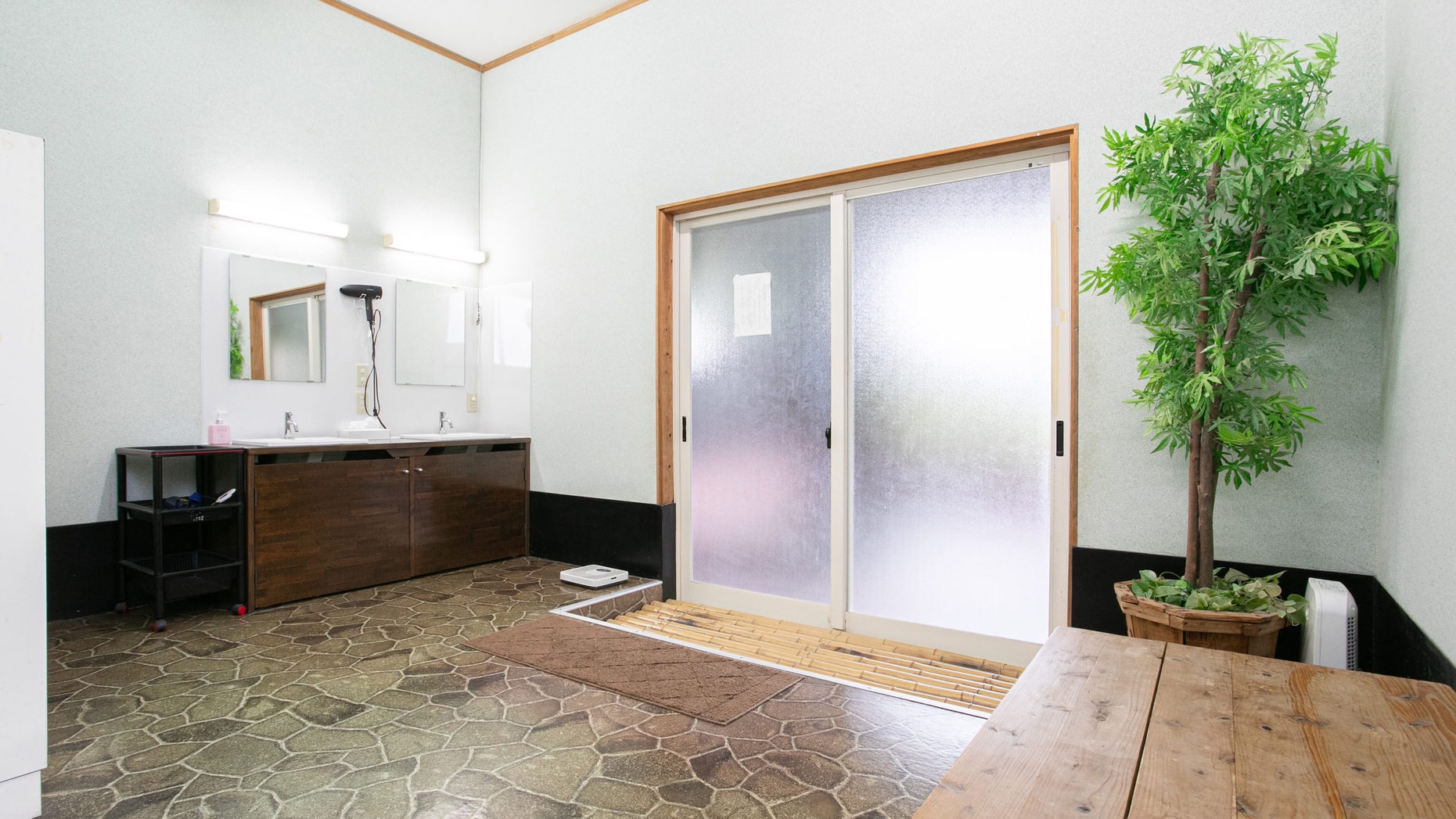 【素泊まり】大自然の中で最高の「ととのい」を〜薪ストーブサウナ体験プラン〜（組数限定・特別貸切）