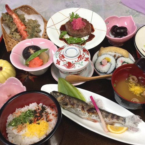 【夕食一例】地産地消を基本とした季節変わりのお料理