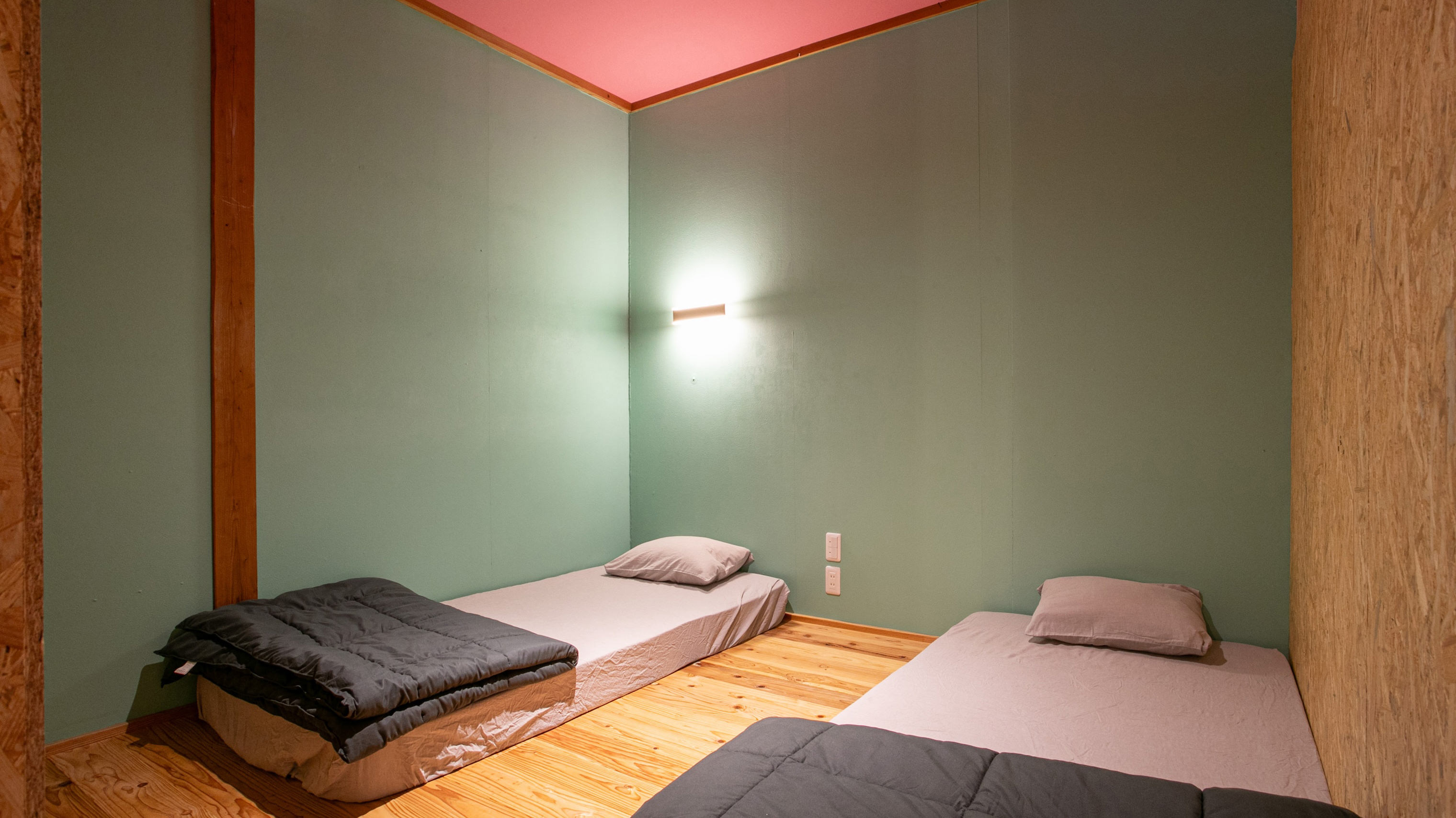 ファミリールーム：バストイレ共用（定員最大8名）