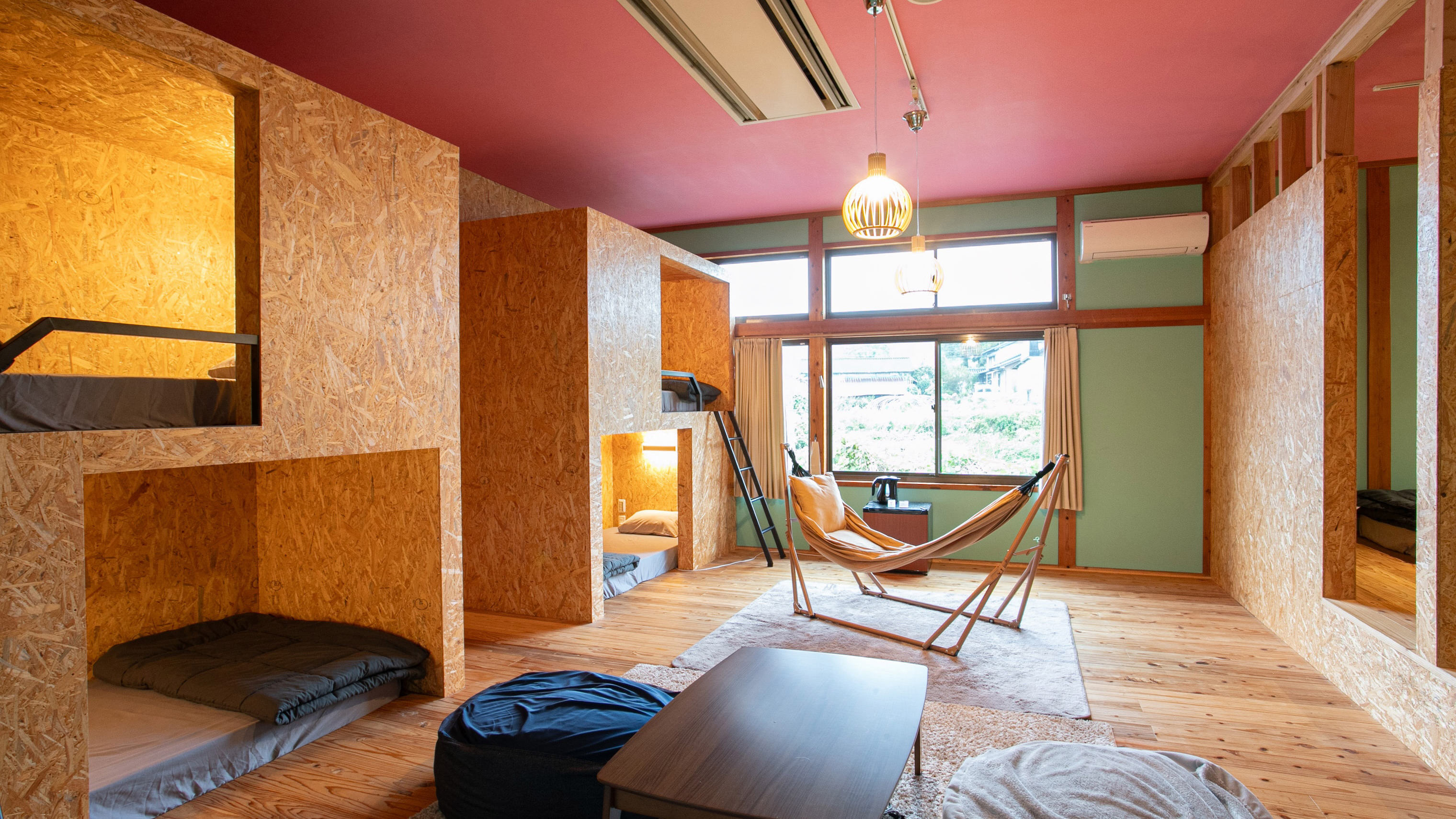 ファミリールーム：バストイレ共用（定員最大8名）