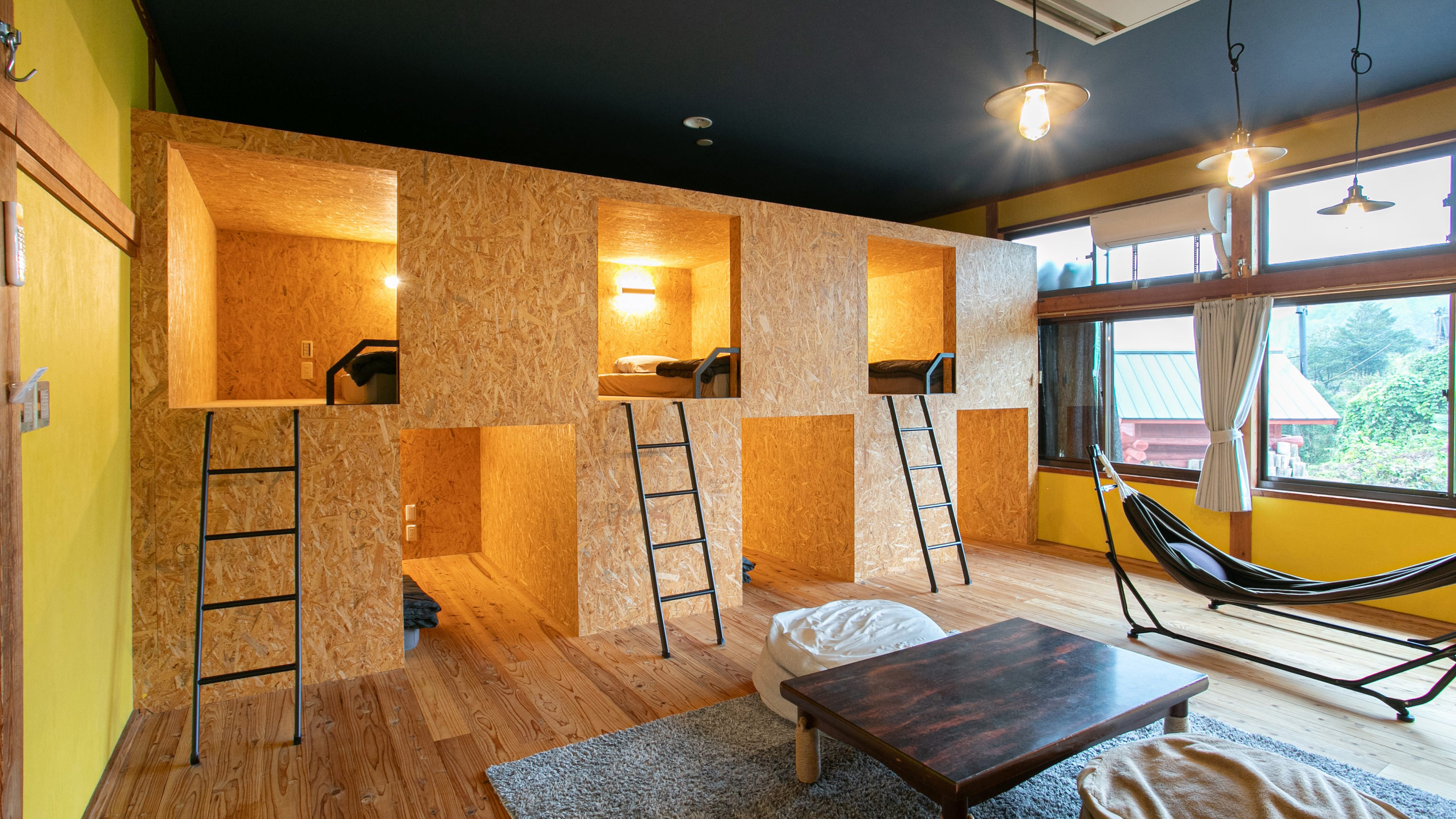 ファミリールーム：バストイレ共用（定員最大10名）