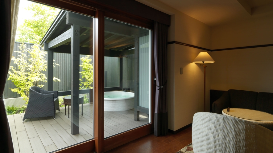 ◆露天風呂付ツインルーム／湯浴みを存分に愉しめるプライベートな空間（客室一例）