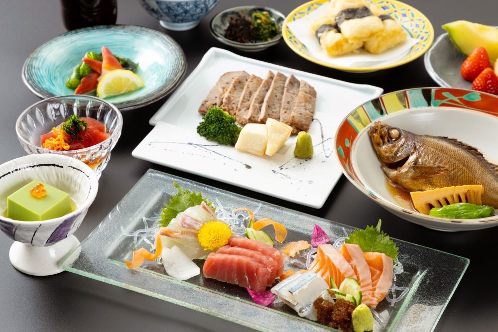 【2食付】ホテル ザ・ネスタご宿泊　特選和会席「山茶花」プラン＜温泉館入館券付＞