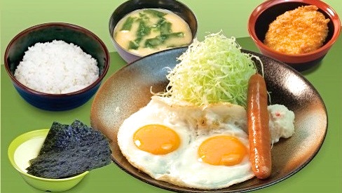 「とんかつ松のや」選べる特製朝定食『ソーセージエッグ定食』（朝5時～11時）