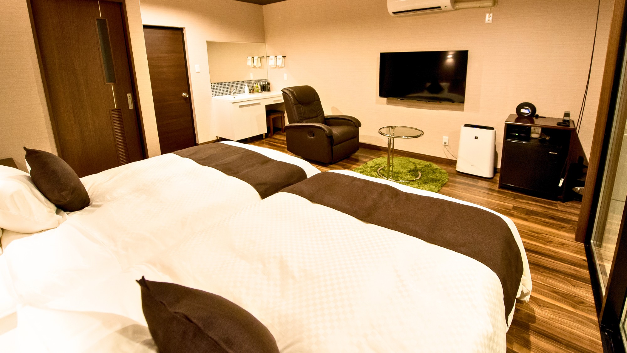 【洋モダンスーペリア洋室】 (31㎡）