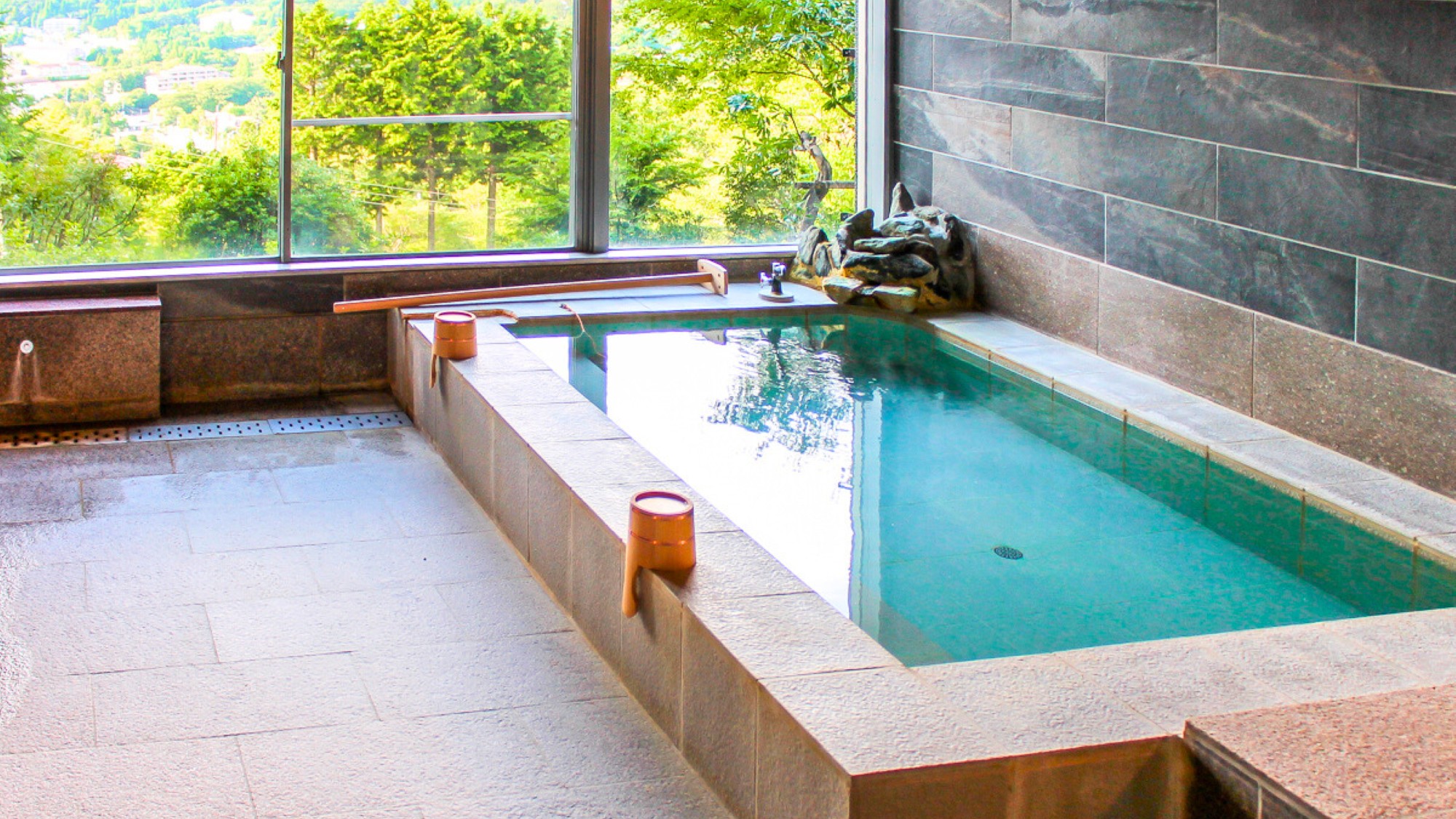 【大浴場】大涌谷温泉を引湯した硫黄の匂い漂う白濁の貴重な温泉