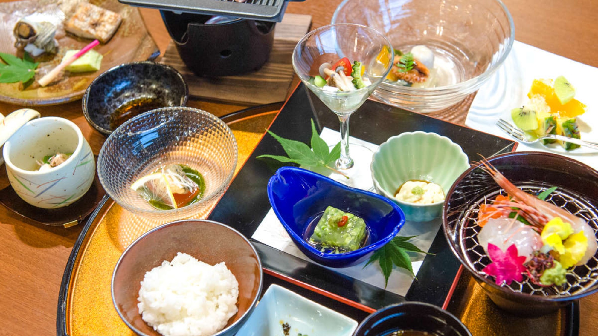 「地産地消」をテーマにした本格和食会席。お肉の旨味と旬の海の幸をお楽しみください。