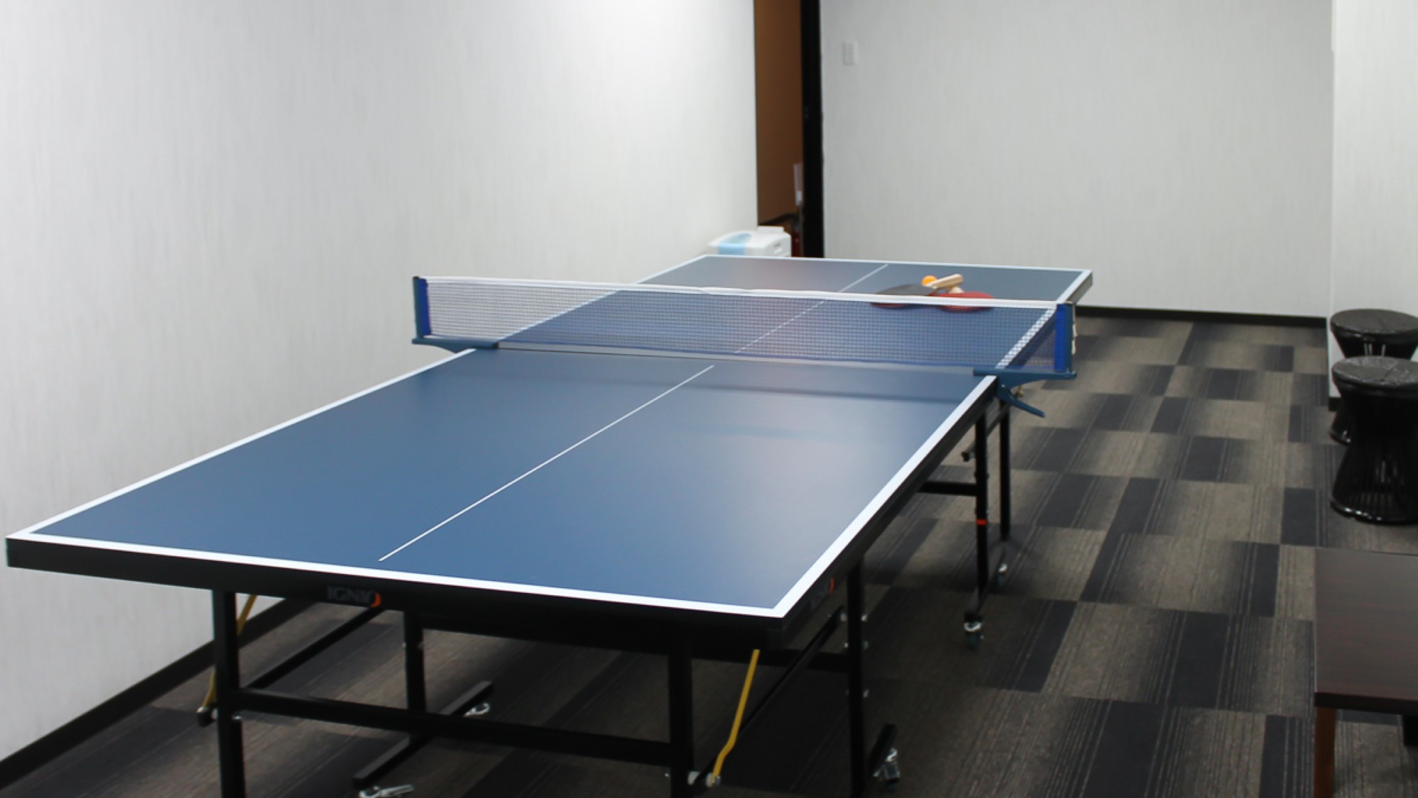 館内には無料でご利用いただける卓球スペースをご用意。湯上りのひとときや、ご家族・ご友人との交流におす