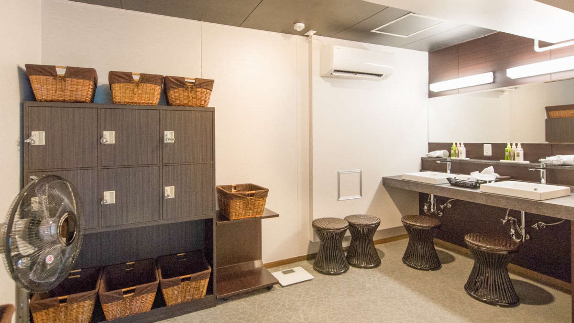 【パウダールーム】リファドライヤー＆ＤＨＣ社アメニティを採用