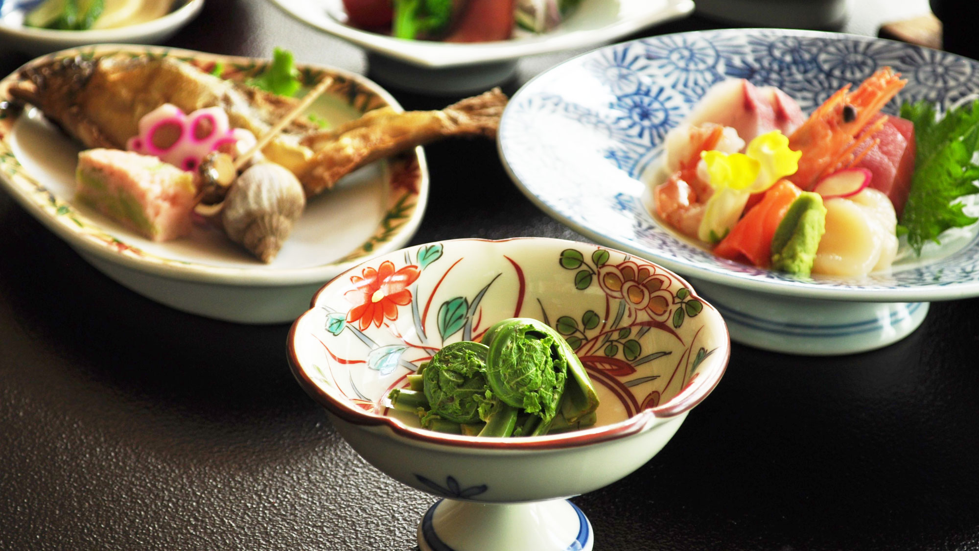 【ご夕食一例：よねしろプラン】季節の小鉢（春の一例こごみ）
