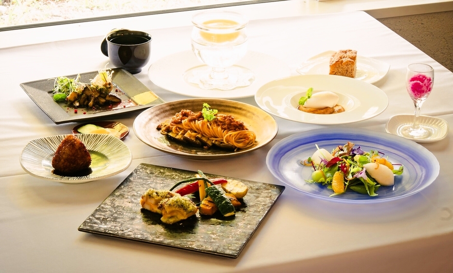 【一泊二食】温泉リゾートが本気で作る緑豊かな四季の野菜フレンチプラン【シュルラコート】S25