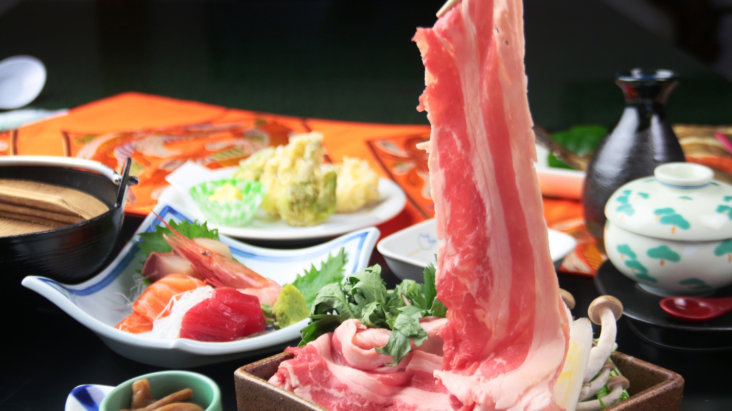 【リーズナブル】黒毛和牛すき焼き＋海と山の美味しい♪詰め合わせ！しゃぶしゃぶに変更ＯＫ【1泊2食】