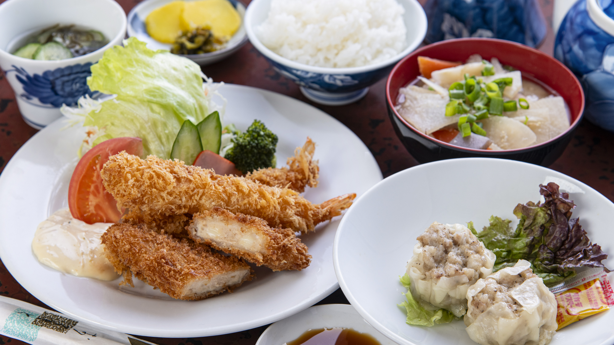 現場作業や仕事で疲れた体に嬉しい、家庭的な味付けの夕食！日替わりだから毎日食べても飽きないと大好評♪