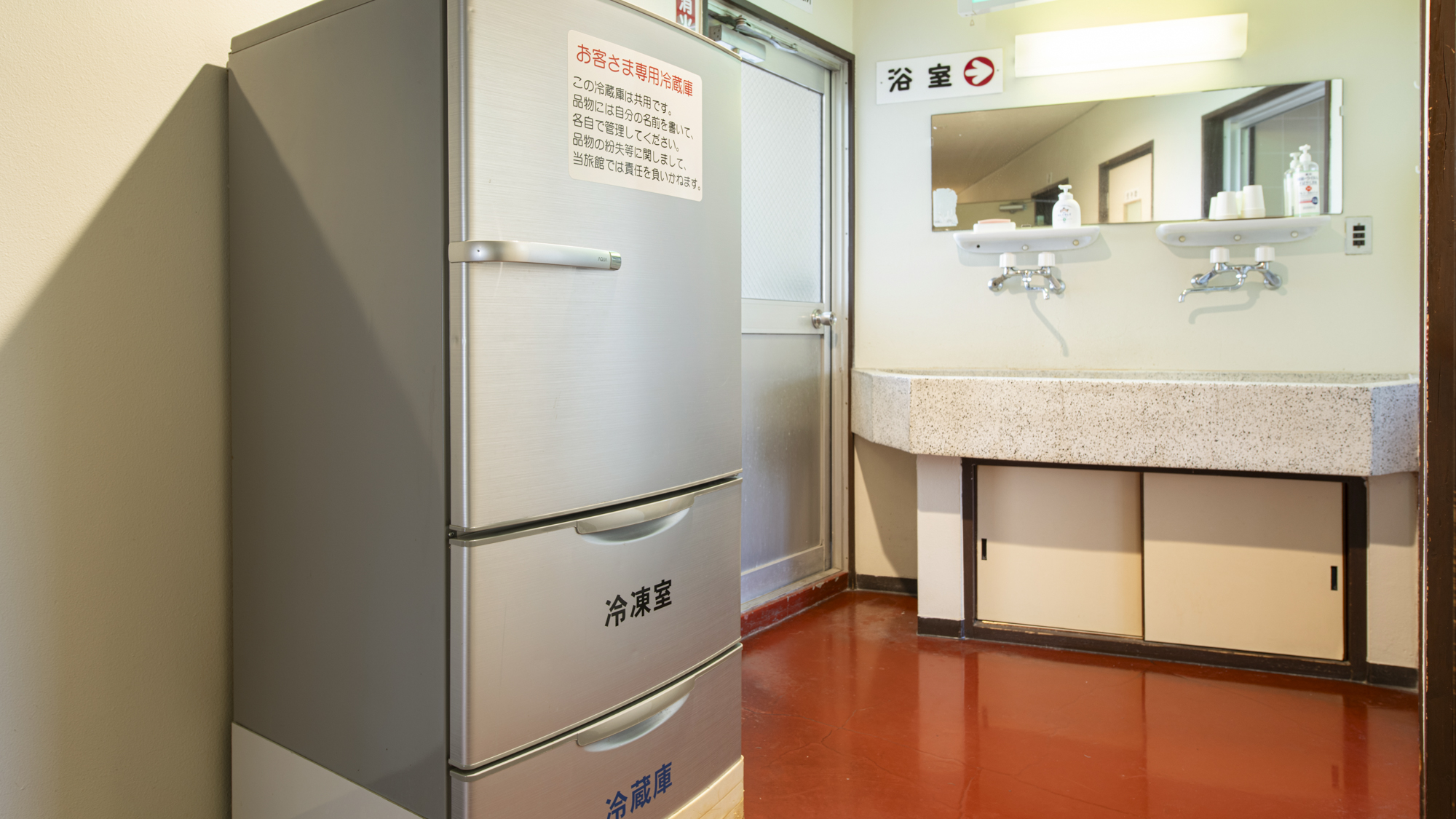 【自由に使用OK♪】飲み物や夜食の保管に便利な共用冷蔵庫♪♪