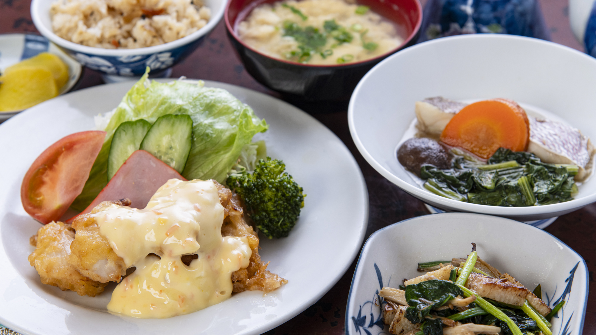 【品数豊富な夕食】バランスよく食べられる日替わりメニュー（★ある日の夕食★）