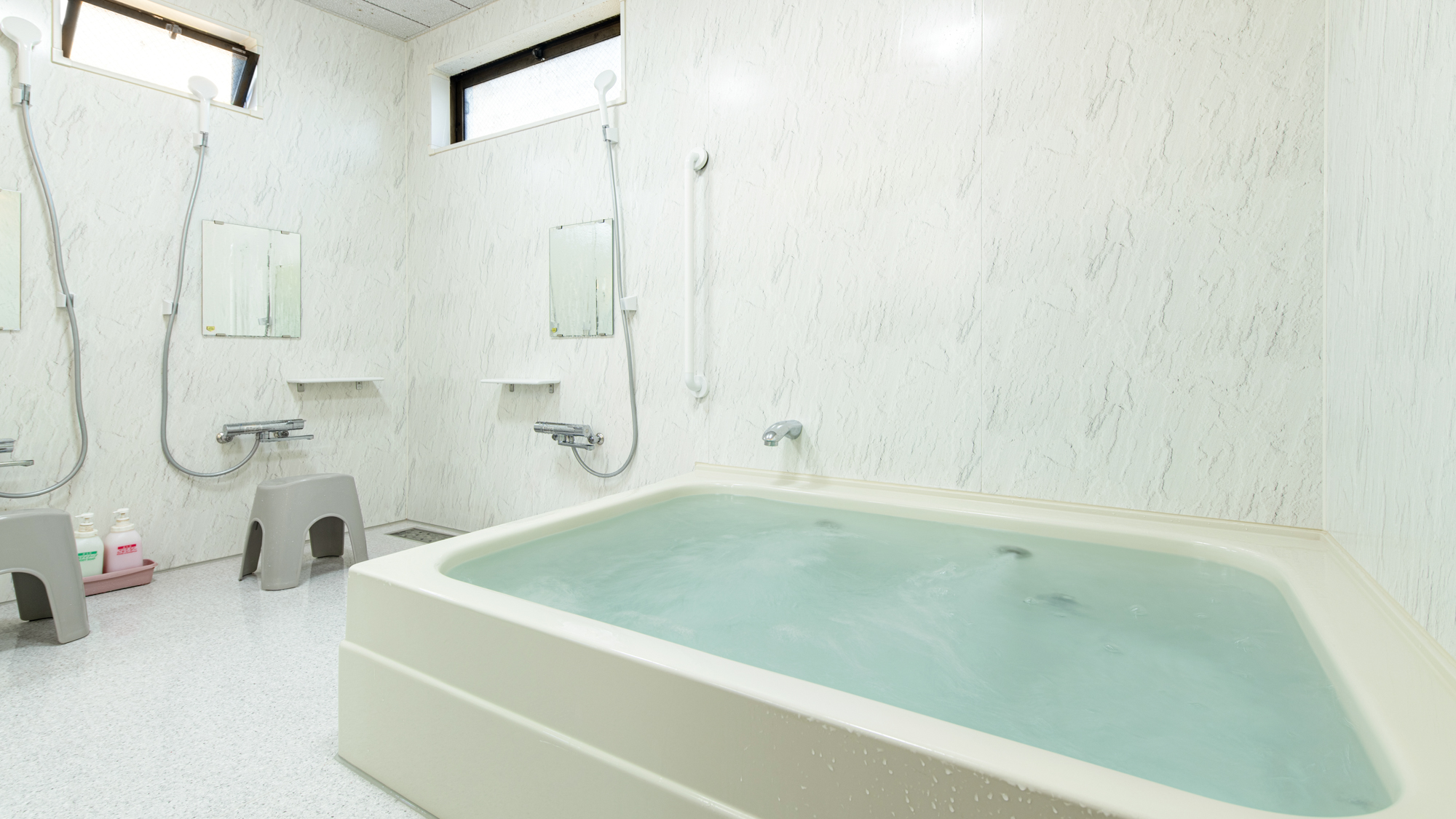 【仕事の疲れをリセット】足を伸ばしてゆったり浸かれる大浴場