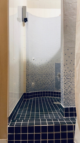 【1階】女性専用ドミトリーのシャワー室