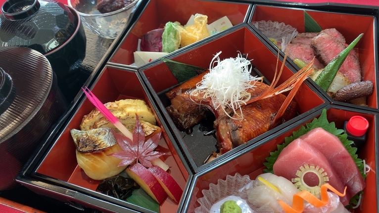 【季節の懐石弁当】夕食付／地元名店「サザエ」特製！常陸牛またはアワビが選べる美食プラン