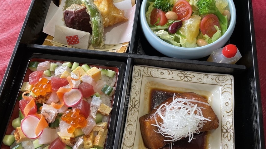 【ちらし寿司弁当】お野菜とお魚中心のお弁当をお部屋食で！女性やシニア向けヘルシープラン