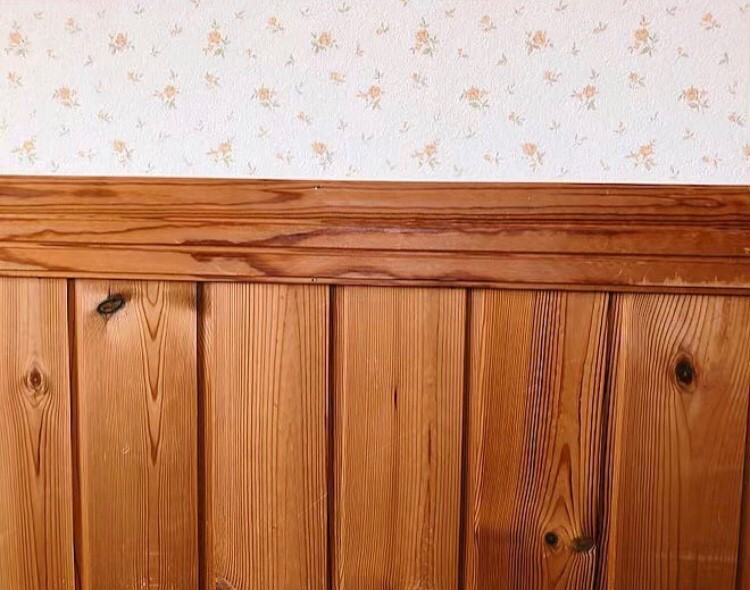 木のぬくもりで落ち着いたログハウスの個室のようです