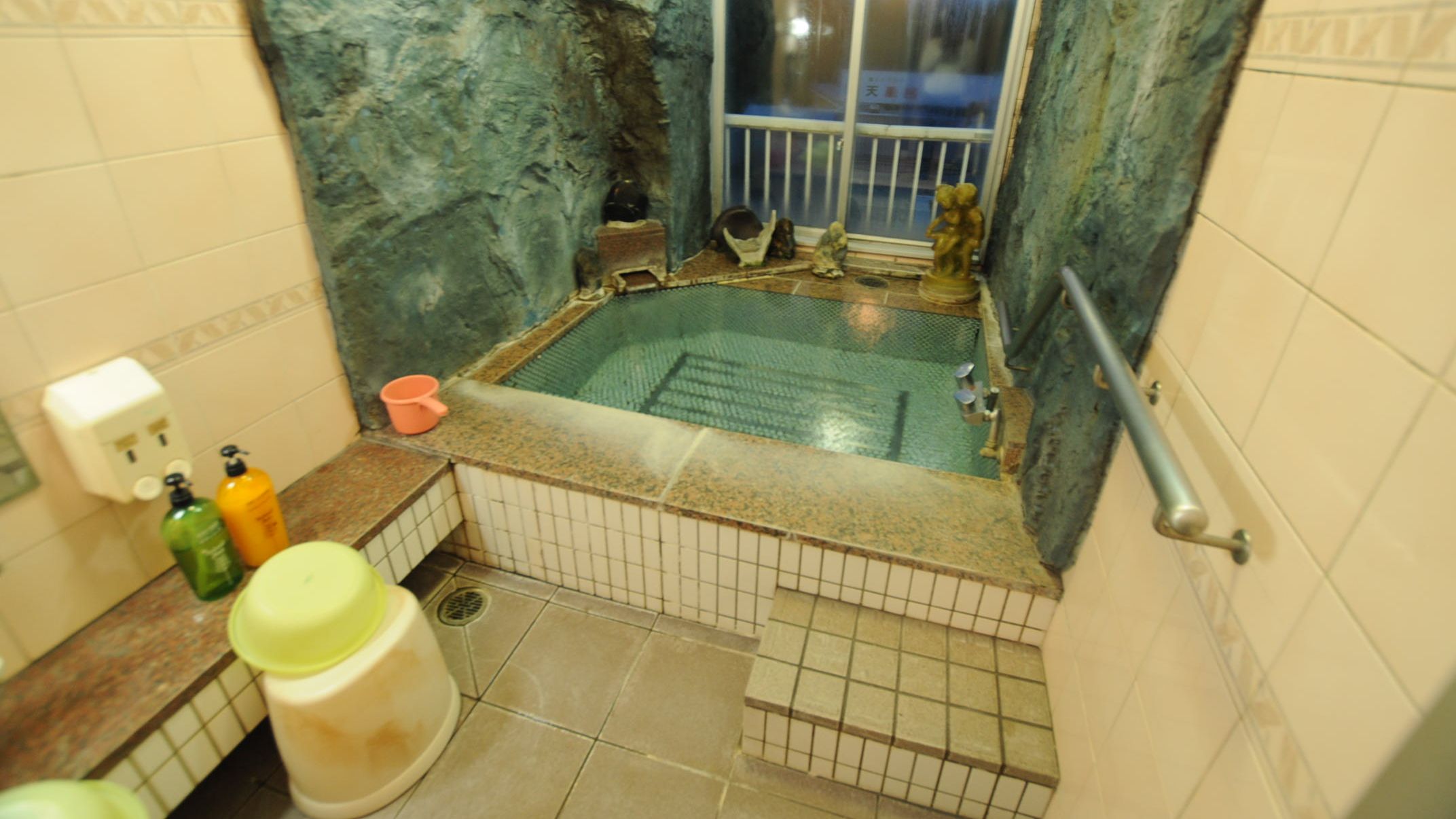 ◆岩風呂付客室　いちょうの間