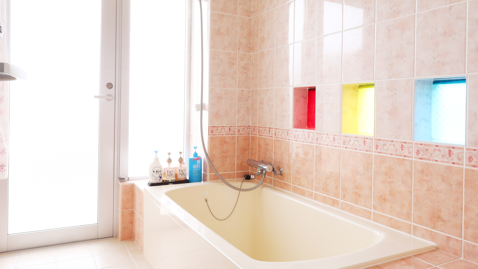 【バスルーム】 旅の疲れをのびのび洗い流して下さい♪