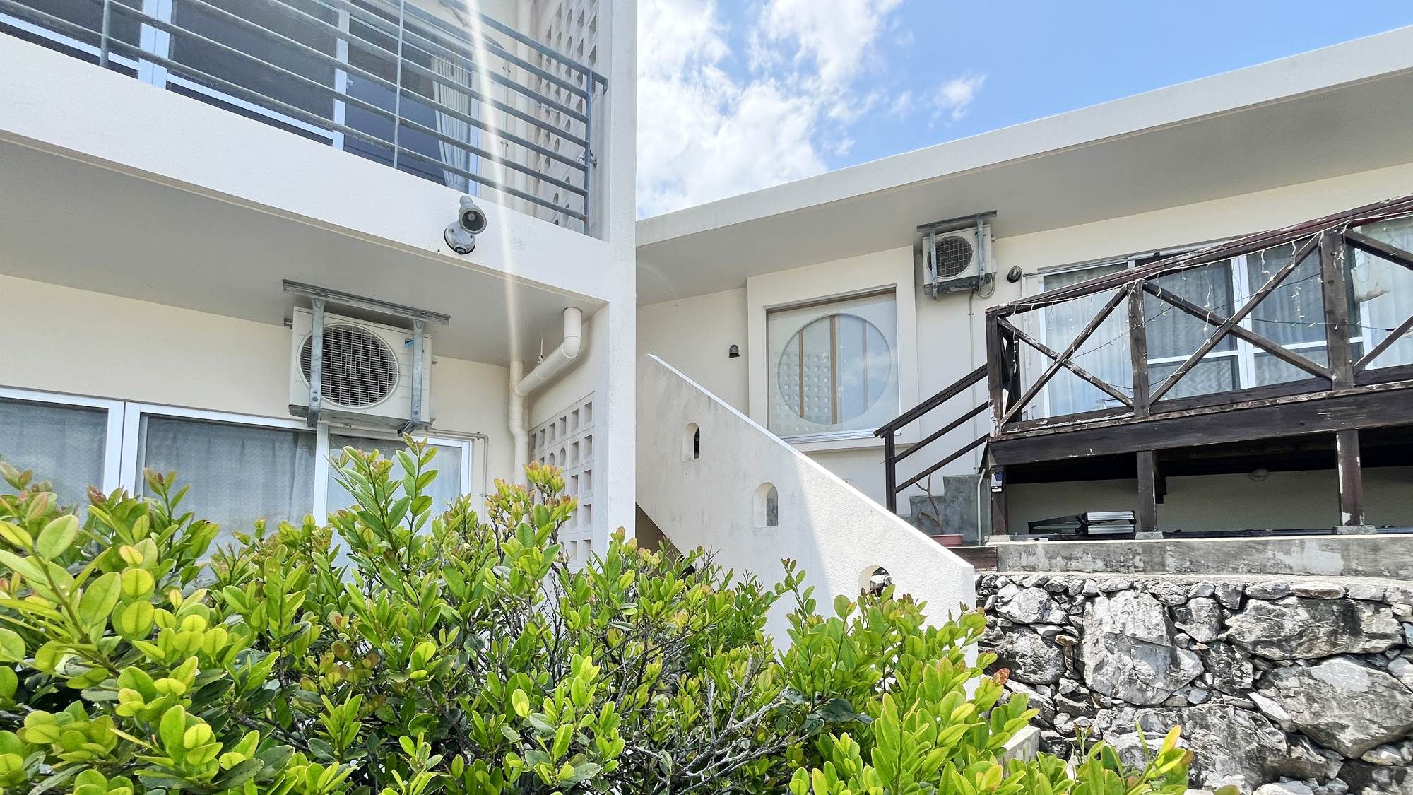 【外観】緑に囲まれた環境です♪