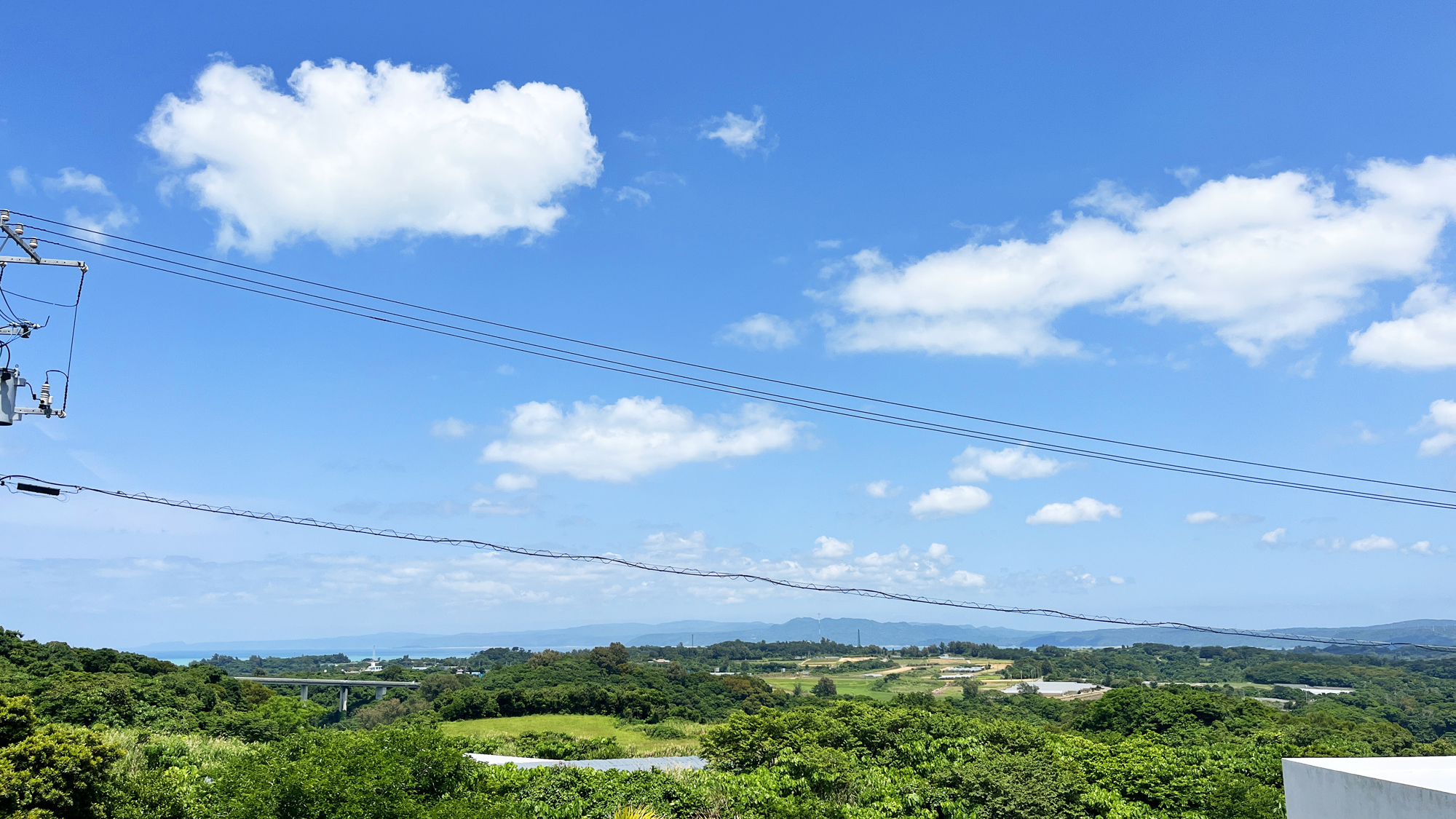 【部屋からの景色】海、森、空が広々