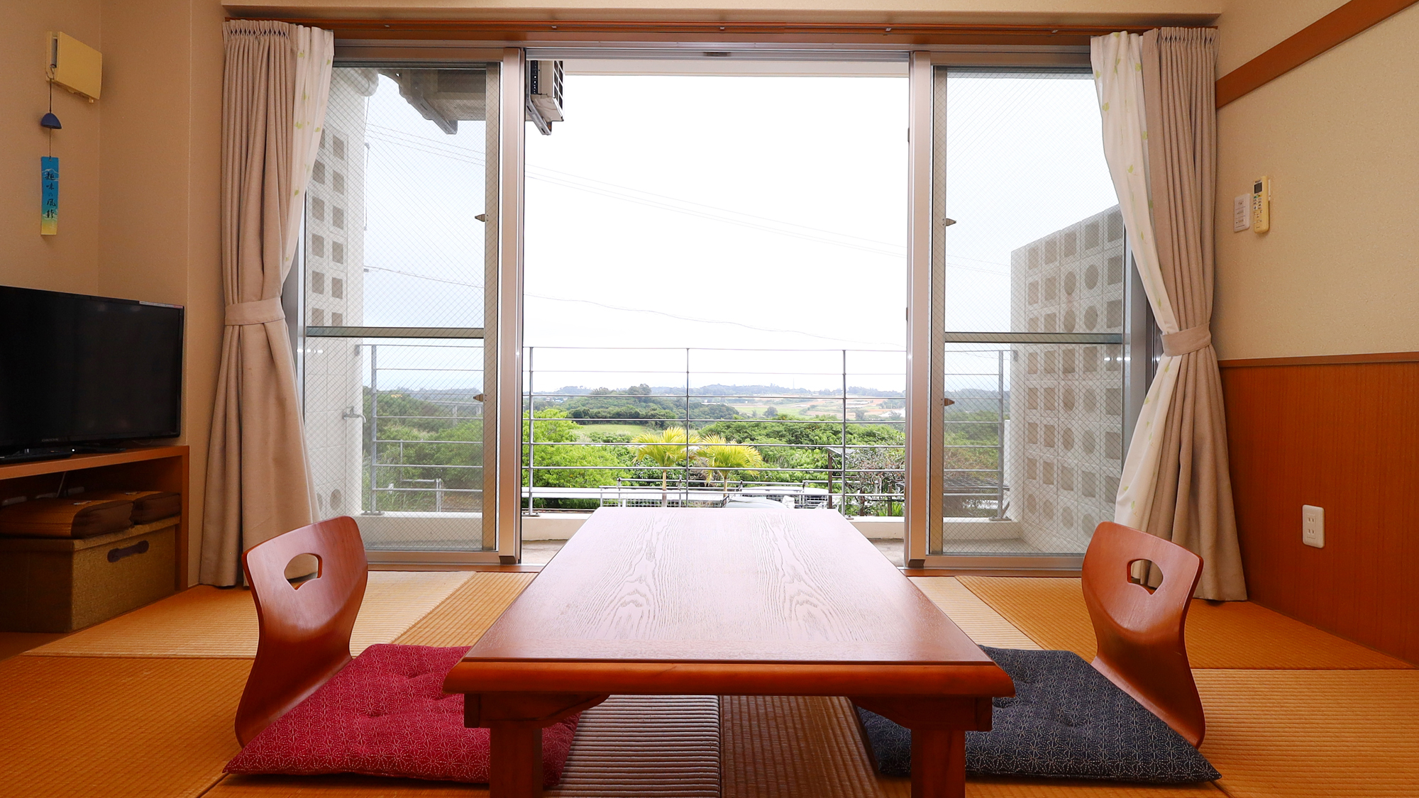 【2・HOSHIのお部屋 6畳+キッチン+バス+トイレ+洗面】 自然を眺めながら一息