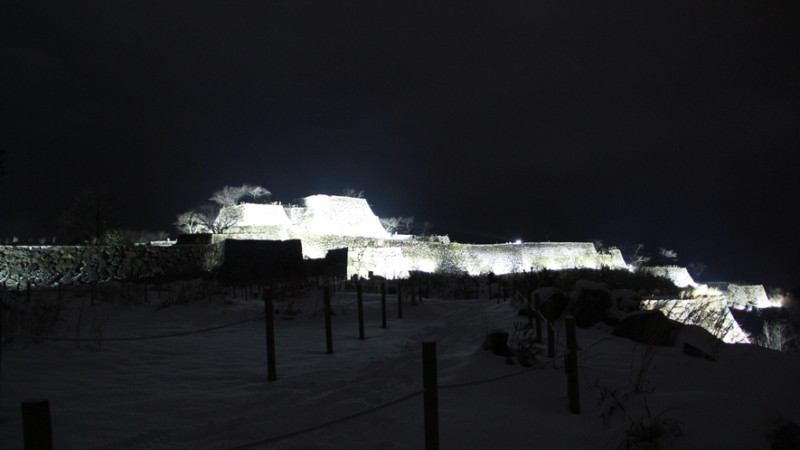 【竹田城跡 南千畳のライトアップ】※夜間は入城できません　城下町や立雲峡から眺めをご覧ください