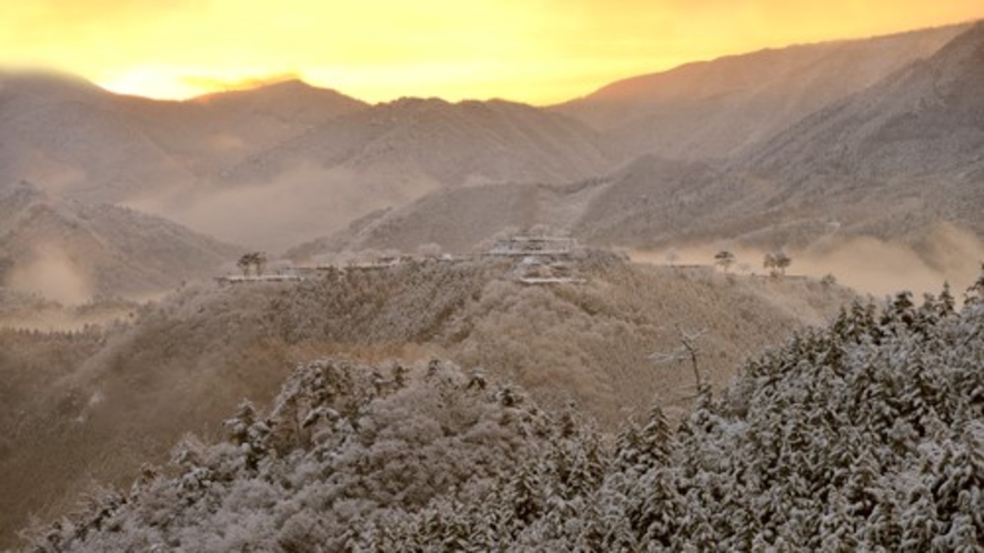 【藤和峠から眺める冬の竹田城跡】写真提供：吉田利栄