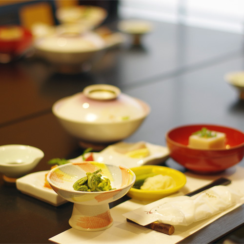 【夕食付】早朝撮影のカメラマン＆朝寝坊派に人気！撮影後の入浴もOK！［夕食あり朝食なし］