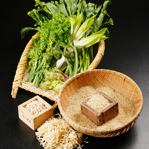 *丹精込めて作られる棚田米や、新鮮で瑞々しい野菜と山菜をシンプル＆ヘルシーに。
