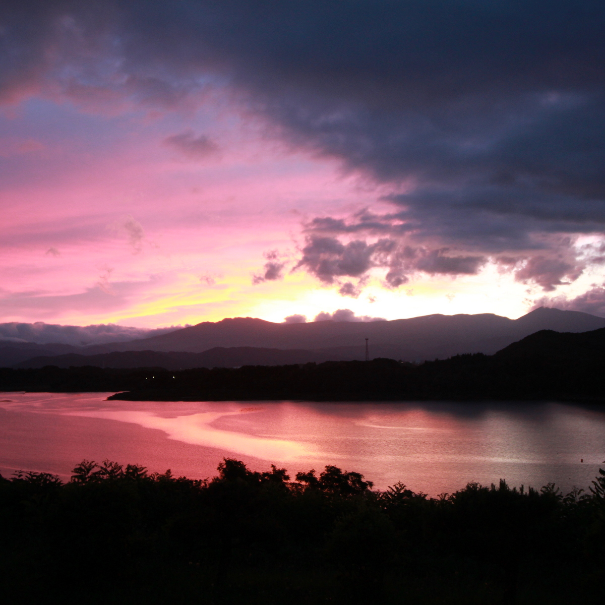 夕暮れの秋田駒ケ岳