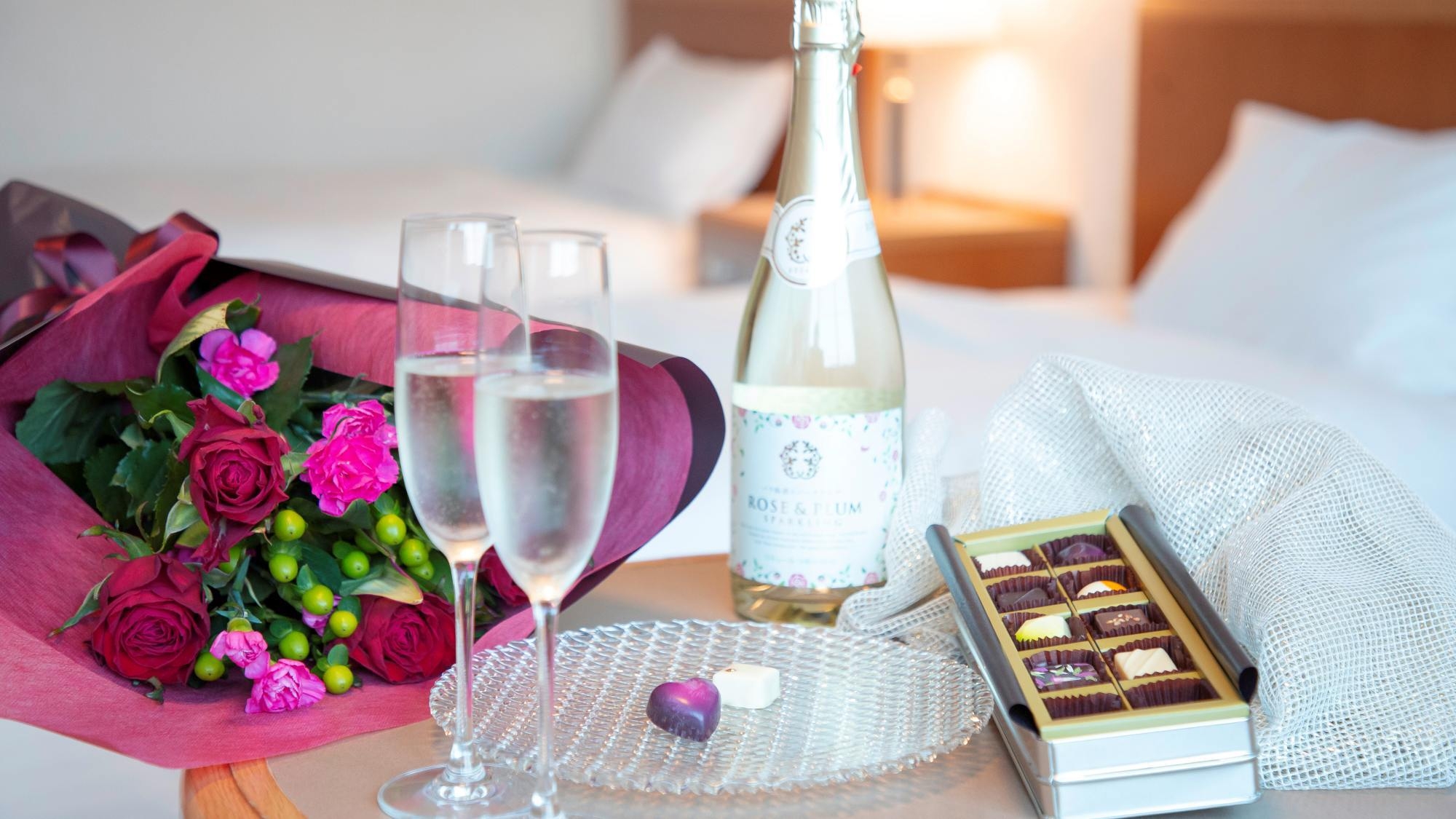 1日3組限定｜大切な人とのお祝いに最適なギフトプラン　■チョコレート＆スパークリング＆花束付き