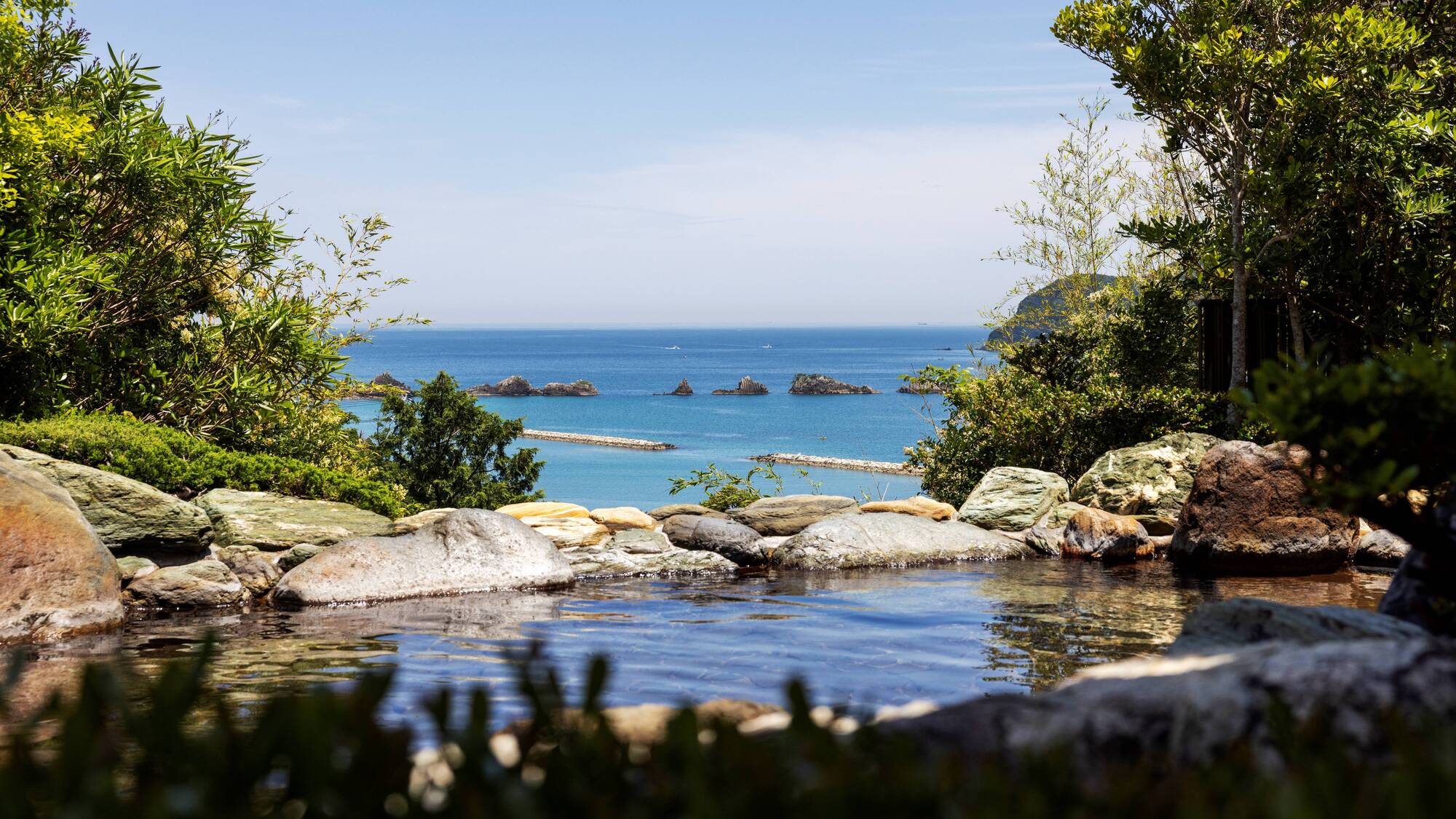 温泉露天風呂 | 海が広々と見える絶景の温泉です