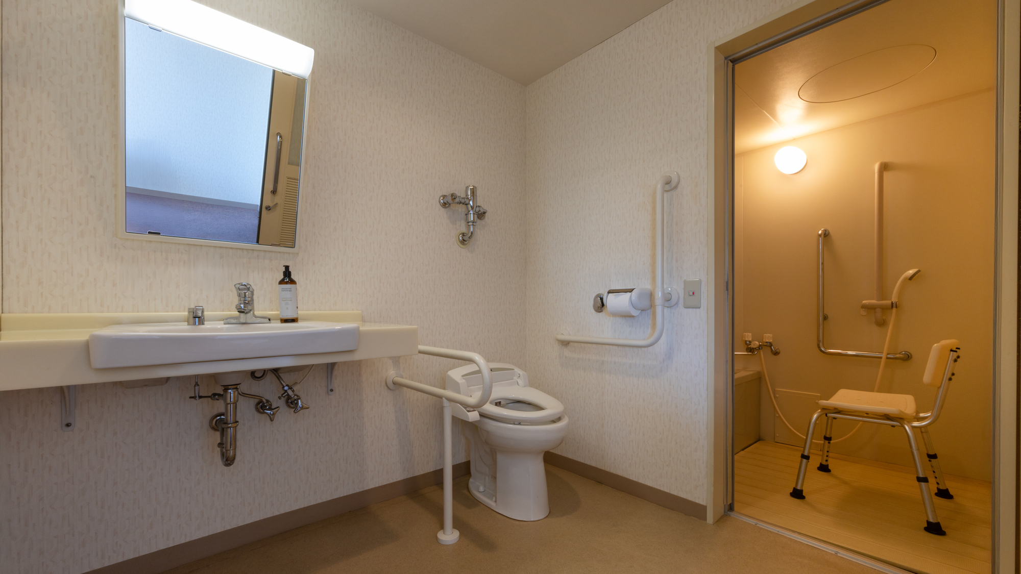 クラシックアクセシブルツイン / 山側　＊車いすをご利用のお客様向けの客室です