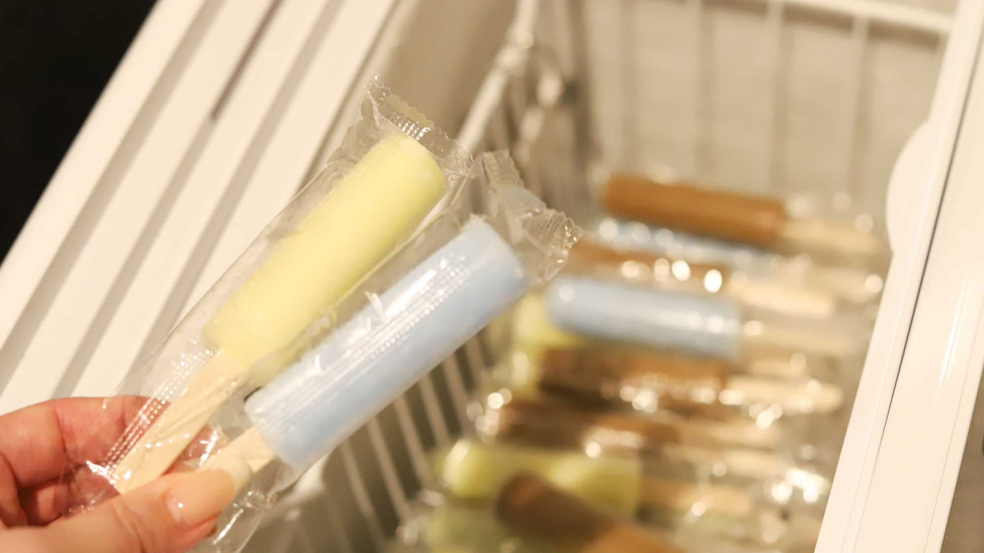 温泉ラウンジ | 温まったあとは無料のアイスキャンディーを