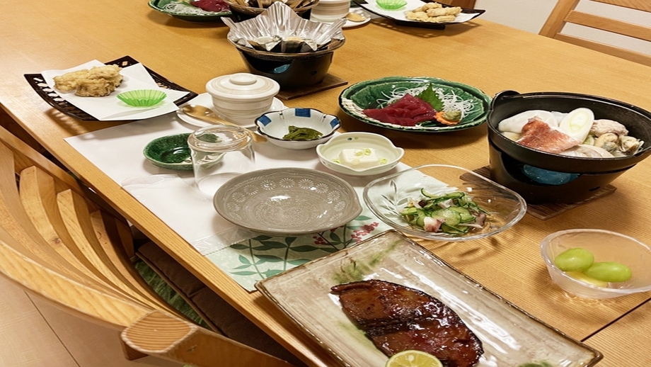 【夕食付】主人が獲ってくる海鮮和定食をどうぞ♪