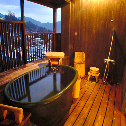 โคเทมาริ (ห้องพร้อมอ่างอาบน้ำกลางแจ้งโมริยามะคัง)
