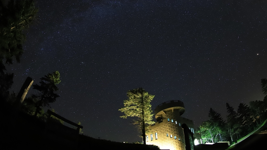 津別峠展望台は夜には星空を見ることができるスポットとして有名